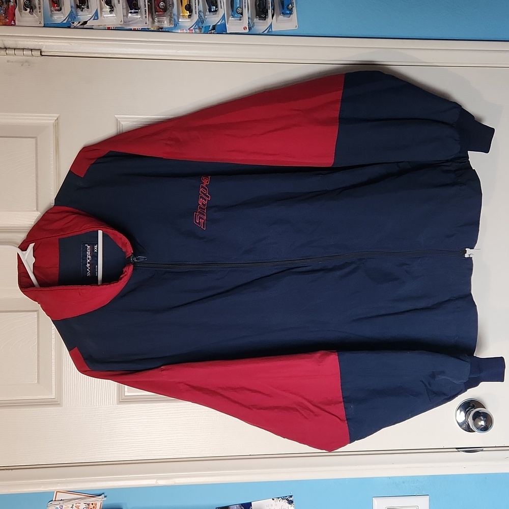 Snap on 90s windbreaker